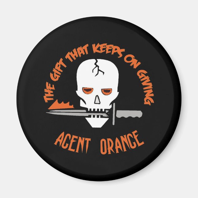 Agent Orange MÖRKEN Gift Magnet (Framsidan)