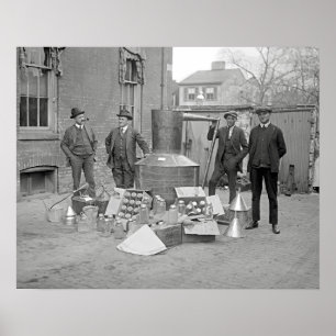 Agenter med hembränningsapparat, 1922. Gammalt fot Poster