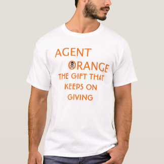 agentorange GÅVAN THATKEEPS PÅ ATT GE SIG T-shirt