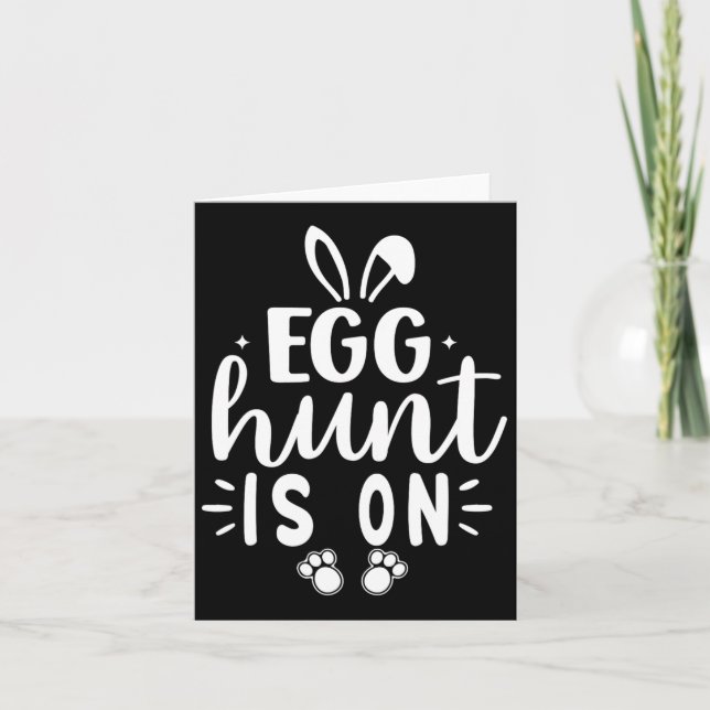 Ägghunt är på en vacker Påsk-dag som jakten på ägg Kort (Framsida)