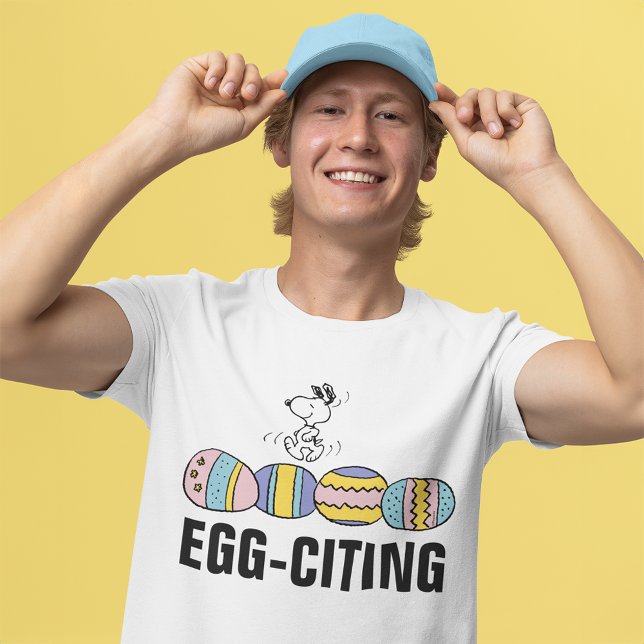 Äggkräkning Snoopy Påsk T Shirt (Person wearing t-shirt)