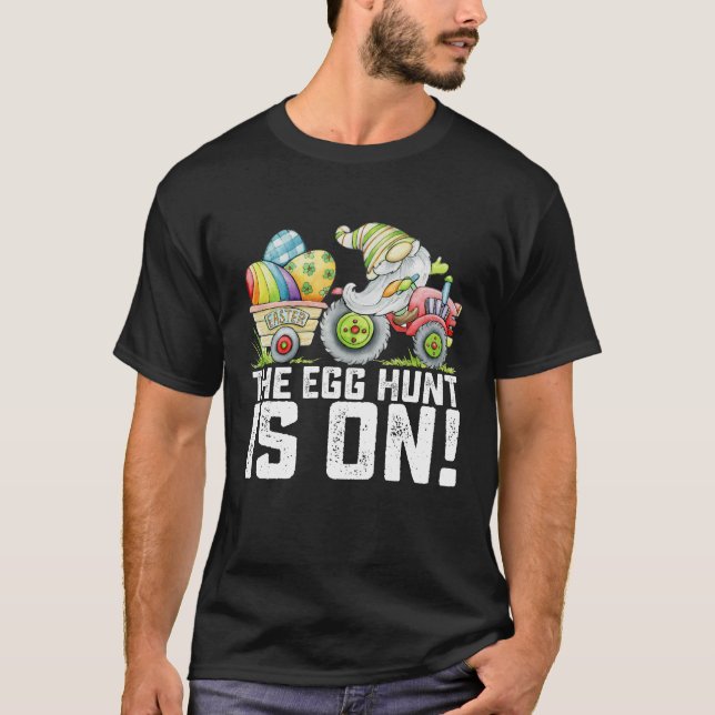 Äggleken är på Gnome Rolig påsk T Shirt (Framsida)
