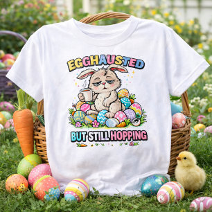 Äggtrött Men Fortfarande Hoppar Rolig Påskkel Hare T Shirt