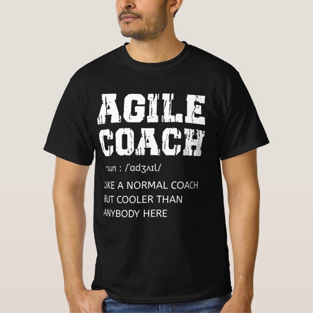 Agile Coach-definition för någon som förbättrar Ag T Shirt (Framsida)