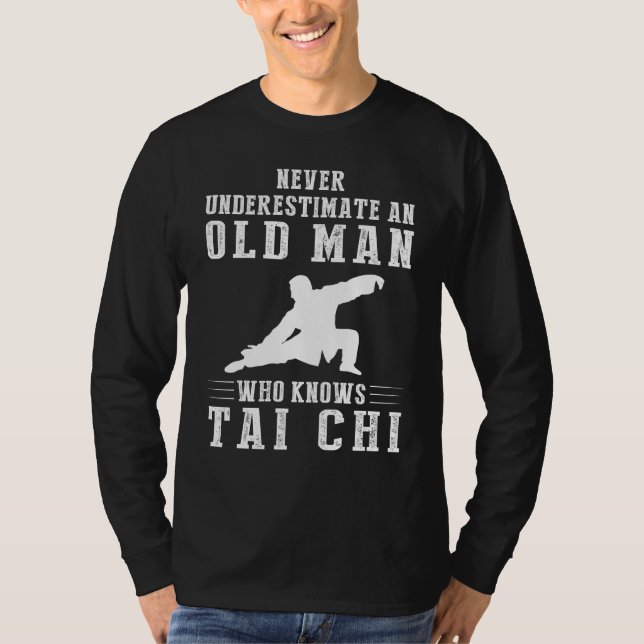Agless Wisdom i Rörelse: Gamle man Uleash Tai-Ch T Shirt (Framsida)