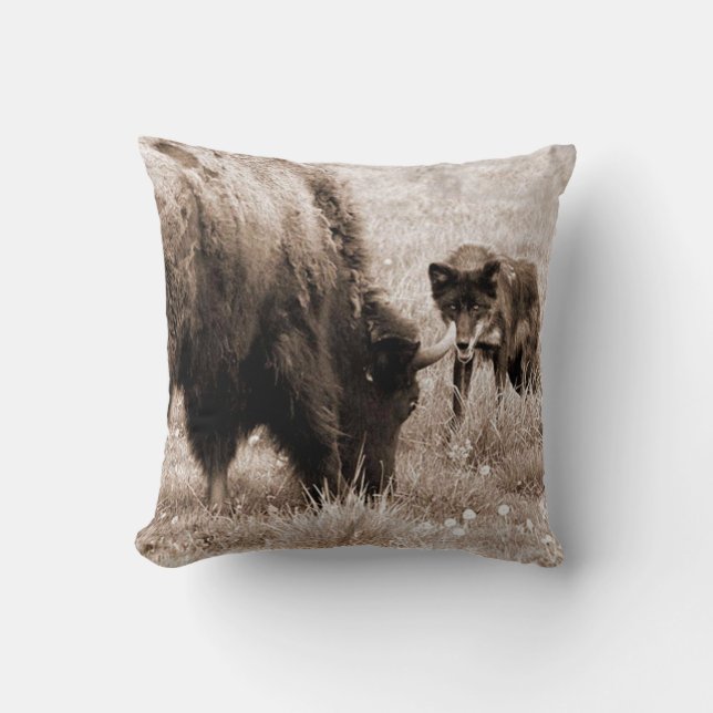 Agressiv bison och svart varg kudde (Framsida)