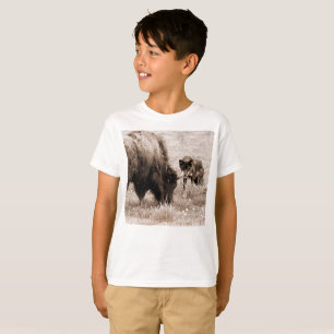 Agressiv bison och svart varg t shirt