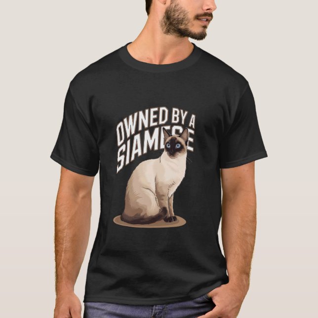 Ägs av en siames katt ägarstolthet t shirt (Framsida)