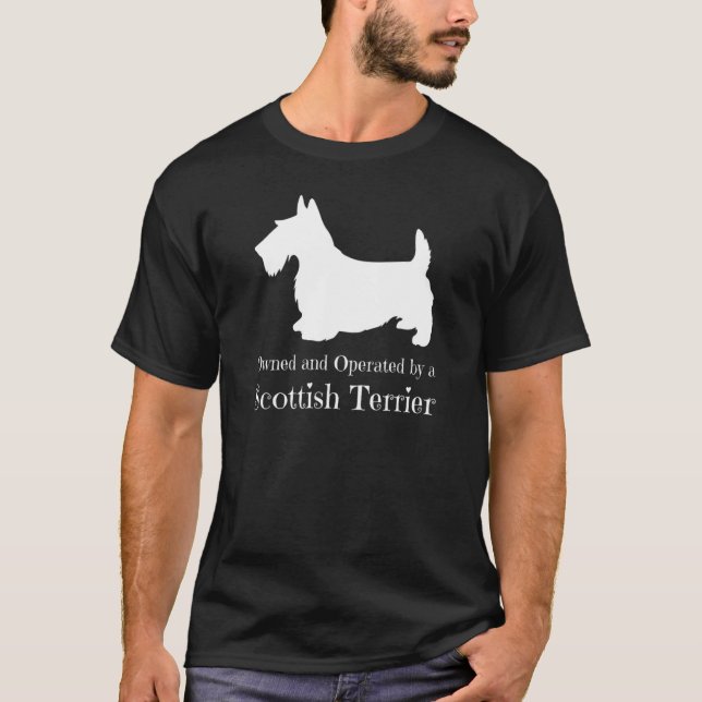 Ägs och drivs av Scottish Terrier Scottie T Shirt (Framsida)