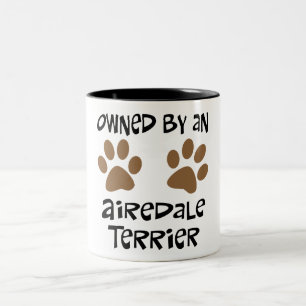Ägt av en AiredaleTerrier Två-Tonad Mugg