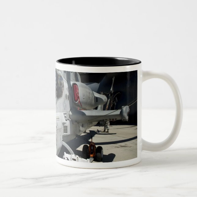 AH-1Z Toppen Cobra-attackhelikopter Två-Tonad Mugg (Höger)