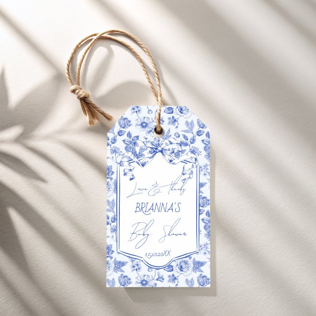Åh baby blå toile de jouy skiss baby shower presentetikett (Oh baby blue toile de jouy vintage bow ribbon sketch baby shower personalized gift tags)