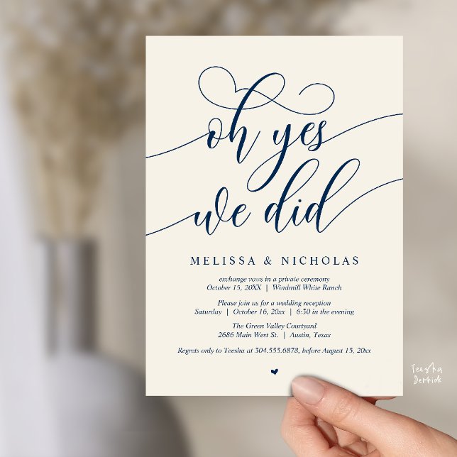 Åh ja, det gjorde vi Modernt bröllopsbesked med ma Inbjudningar (Oh Yes We Did Modern Creative Script Elopement Announcement Dinner Card in Navy Blue Ivory)