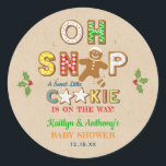 Åh Snap! Gingertea Cookie Baby Shower Runt Klistermärke<br><div class="desc">Fira i stil med trendigets babybollar. Utformningen är enkel att anpassa med din egen formulering och din familj och dina vänner blir glada när de ser dessa fantastiska klistermärken.</div>