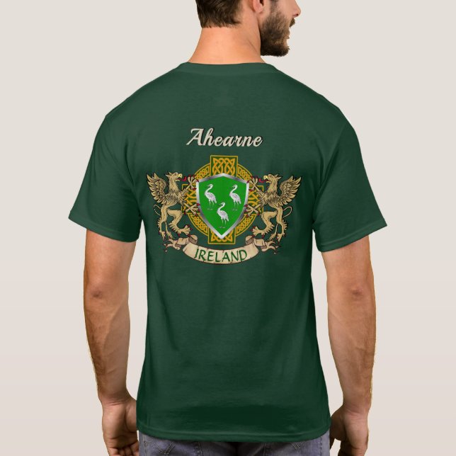 Ahearne Irish Shield & Griffins Personlig T Shirt (Baksida)