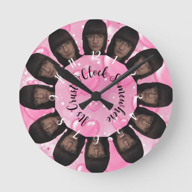 Ahmet Hands It's Crust O Clock Somewhere LOL Clock Rund Klocka (Framsida)