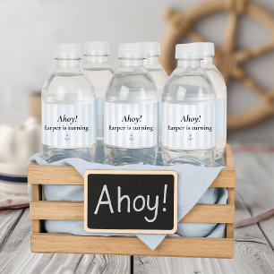 Ahoy Nautical Pastel Blue Sailboat Birthday Vattenflaskor Etikett