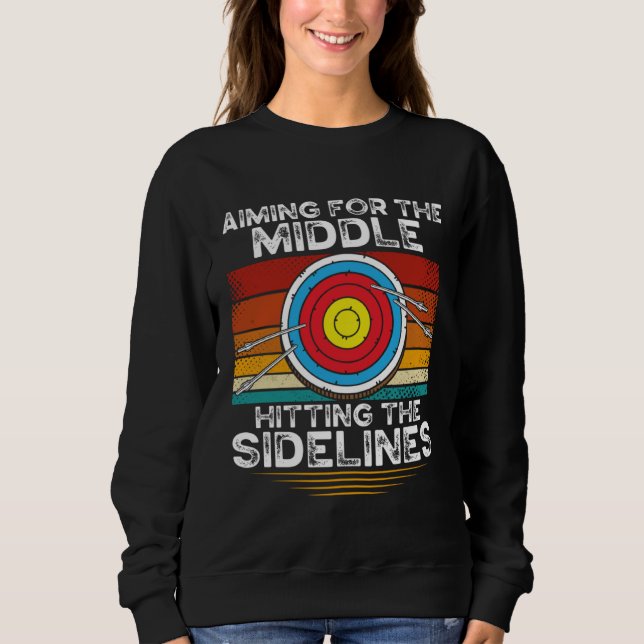 Aiming For The Middle Hitting The Sidelines Archer T Shirt (Framsida)