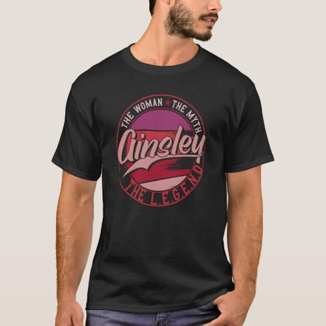 Ainsley Dam i Myth the Legend T Shirt (Framsida)