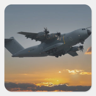 Airbus A400M vid solnedgång Fyrkantigt Klistermärke