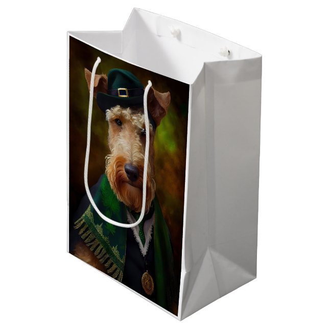 airedale hund in St. Patrick's Day (Framsidan Vinklad)