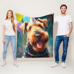 Airedale hund med födelsedagshatt och ballonger fleecefilt