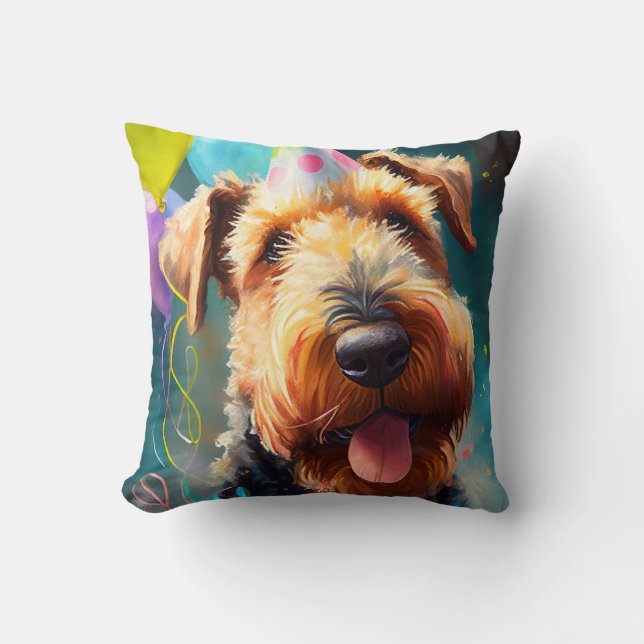 Airedale hund med födelsedagshatt och ballonger kudde (Framsida)
