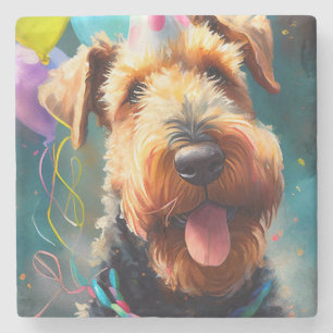 Airedale hund med födelsedagshatt och ballonger stenunderlägg