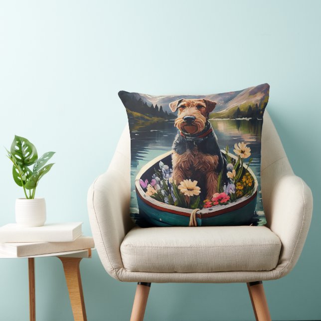 Airedale Hund på paddel: Ett naturskönt äventyr Kudde (Stol)