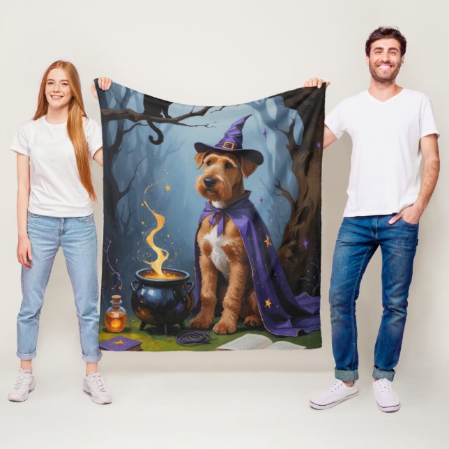 Airedale Hund Whimsical Halloween Painting Fleecefilt (På plats)