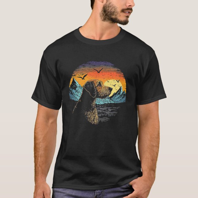 Airedale Terrier Dog and Sun Rising Over Mountains T Shirt (Framsida)
