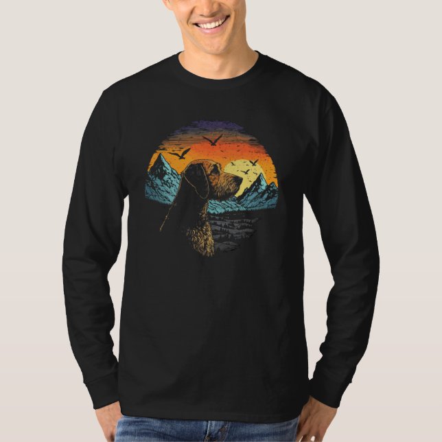 Airedale Terrier Dog and Sun Rising Over Mountains T Shirt (Framsida)