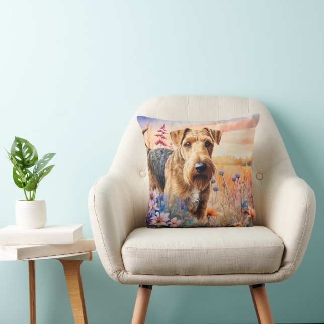 Airedale Terrier Hund i en äng med vilda blommor Kudde (Stol)