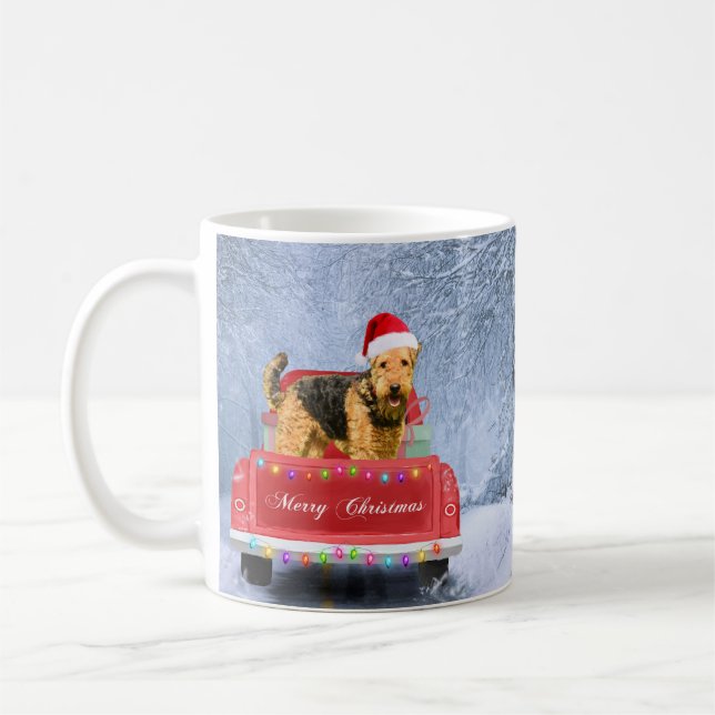 Airedale Terrier Hund i Snö sitta under jul Kaffemugg (Vänster)