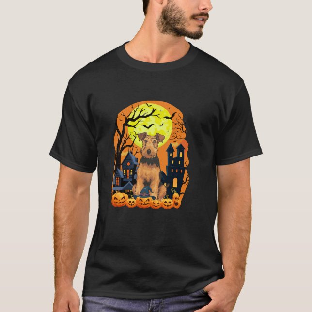 Airedale Terrier Hund med pumpkins Scary Halloween T Shirt (Framsida)
