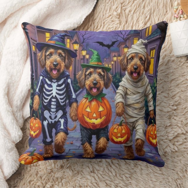 Airedale Terrier Hundar Trick-or-Treating Hallowee Kudde (Filt)