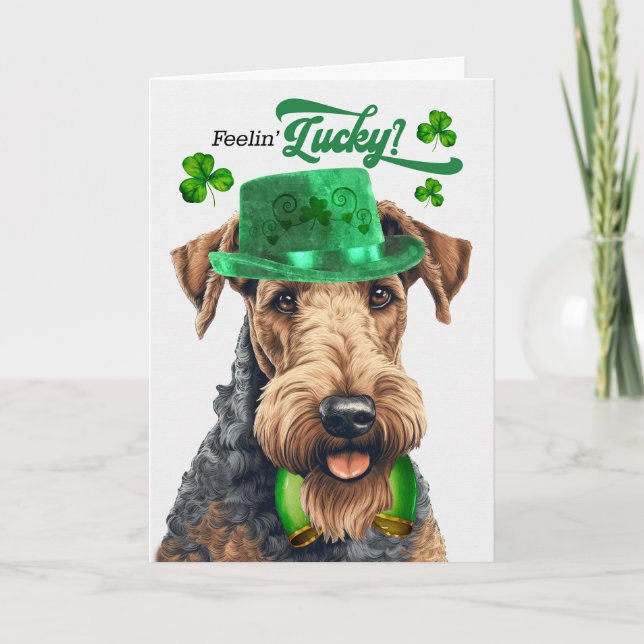 Airedale Terrier Känner sig Lucky St Patrick's Day Helgkort (Framsida)