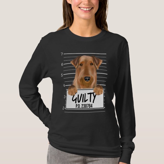 Airedale Terrier Mugshot Guilty Hund T Shirt (Framsida)