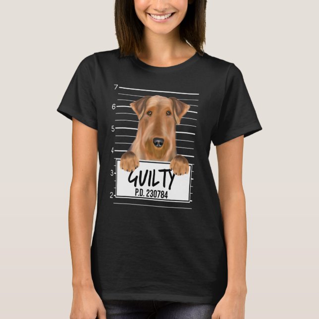 Airedale Terrier Mugshot Skyldig Hund T Shirt (Framsida)