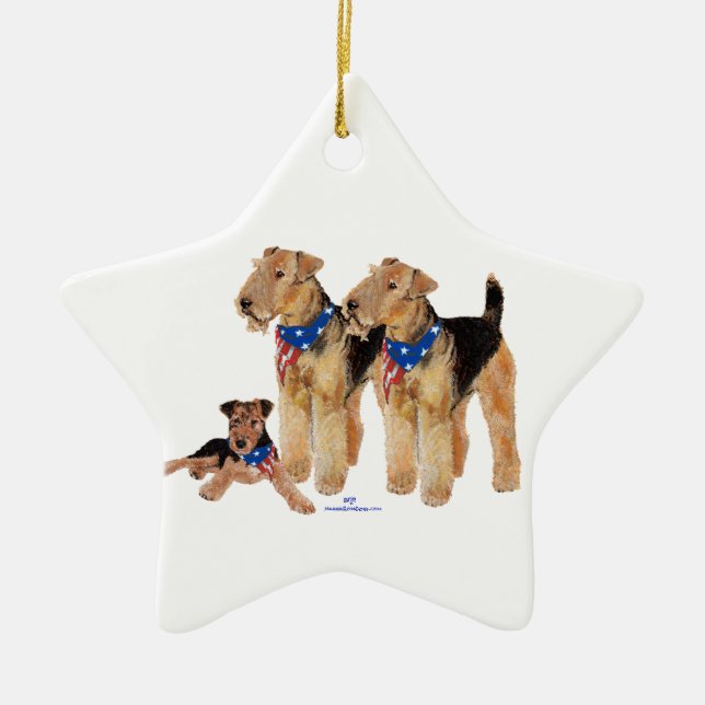 Airedale Terriers Amerikansk Flagga Julgransprydnad Keramik (Framsidan)