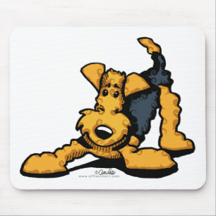 AiredaleTerrier på lek Musmatta