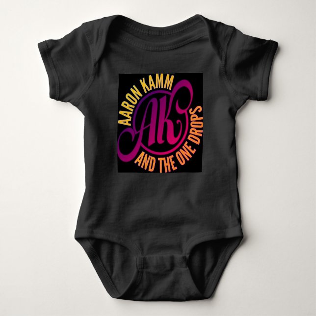 AK1D Baby One biet T Shirt (Framsida)