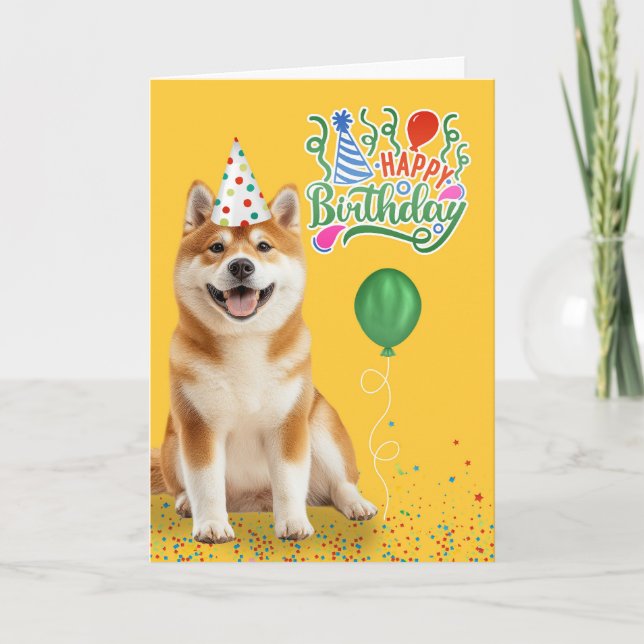 Akita Hund i Party Hat på Gultens födelsedag Kort (Framsida)