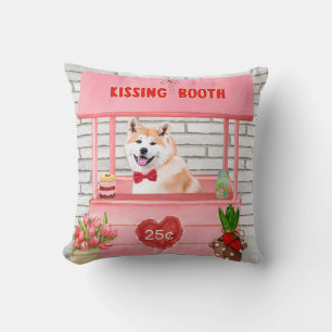 Akita Hund Kyssar Kiosken på Alla Hjärtans Dag Kudde