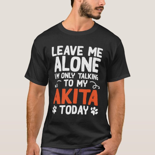 Akita Hund pratar bara med min Akita T Shirt (Framsida)