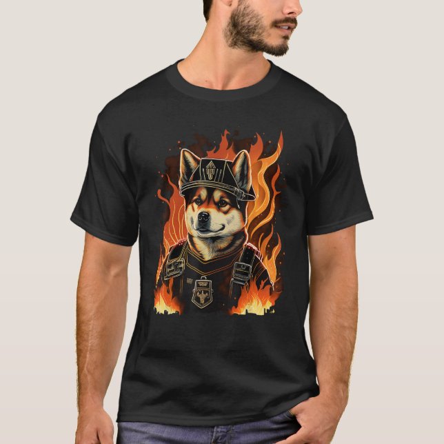 Akita Inu Fireman på Firefighter Akita Inu T Shirt (Framsida)