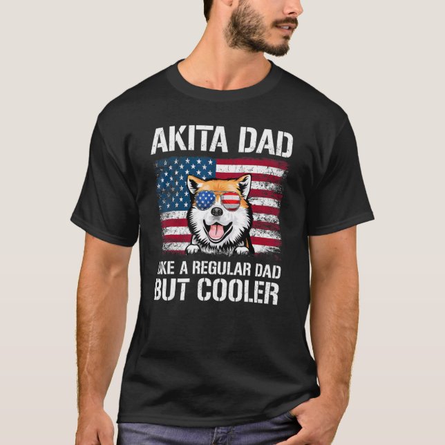 Akita Pappa som en vanlig Pappa men en färgmaskin  T Shirt (Framsida)