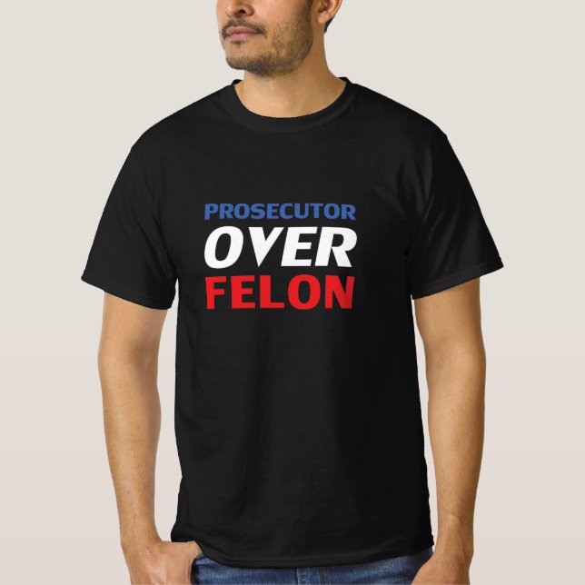 Åklagare över felon röd vit blå typografi t shirt (Framsida)