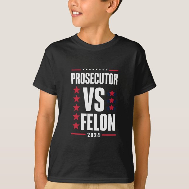Åklagare Vs Felon 2024 T Shirt (Framsida)