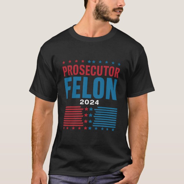 Åklagare Vs Felon 2024 T Shirt (Framsida)